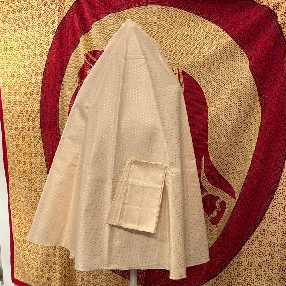 Elegant Cream Tablecloth and Napkin Set